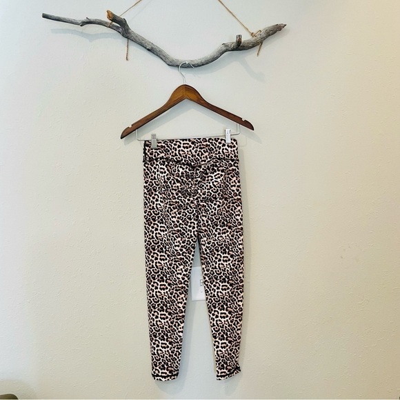 ZYIA Active Leopard Brilliant Scrunchy What Hi-rise 7/8 Leggings - Picture 8 of 11